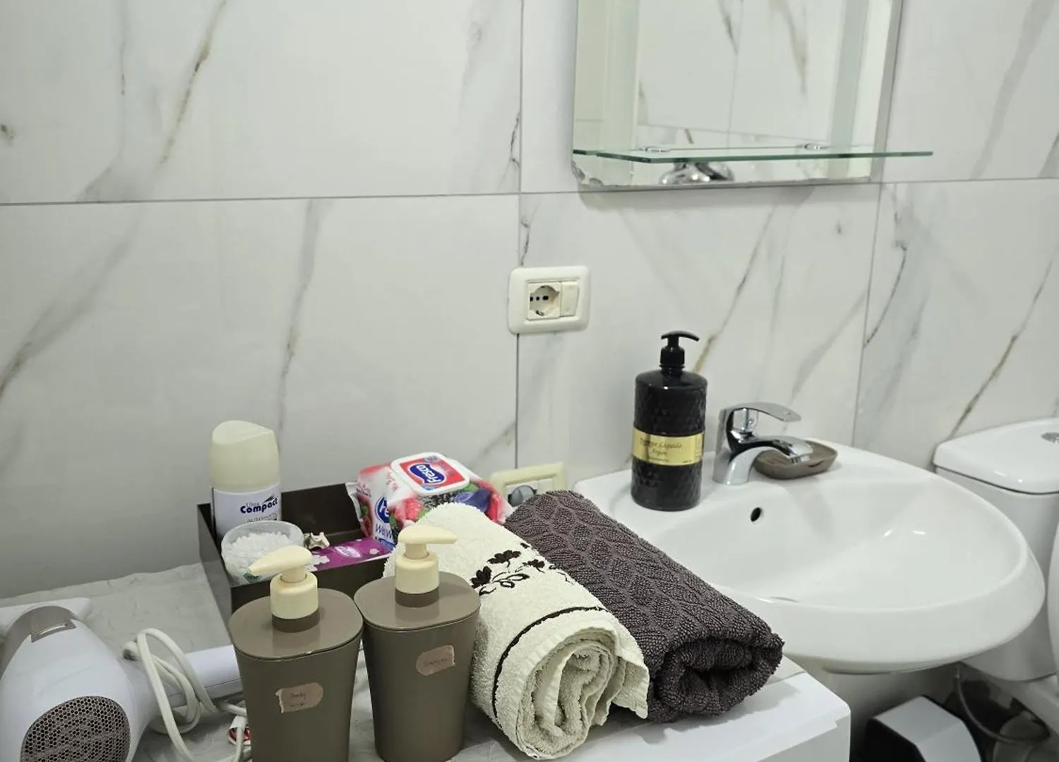 Ela Rooms Tirana Guest house